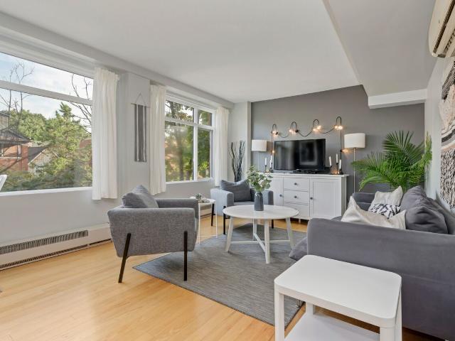 Ottawa, ON K1R5K1 595 Somerset Street W 201