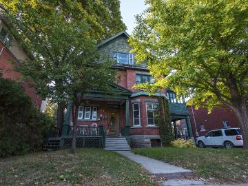 25 Aylmer Avenue B Ottawa, ON K1S2W8