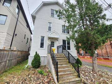 192 Fifth Avenue 4 Ottawa, ON K1S 2N1