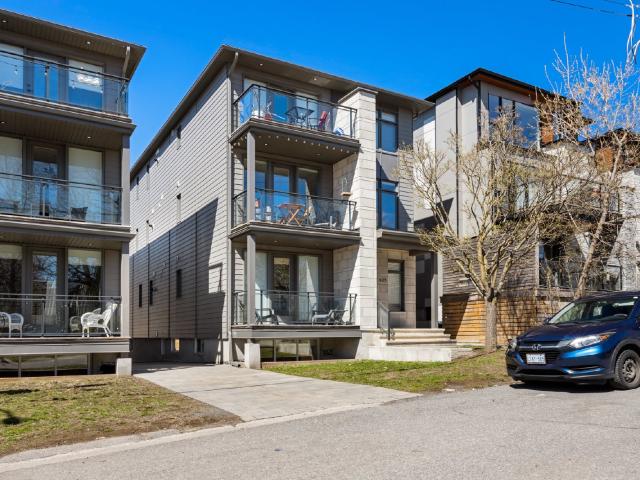 427 Ravenhill Avenue 2 Ottawa, ON K2A 0J7