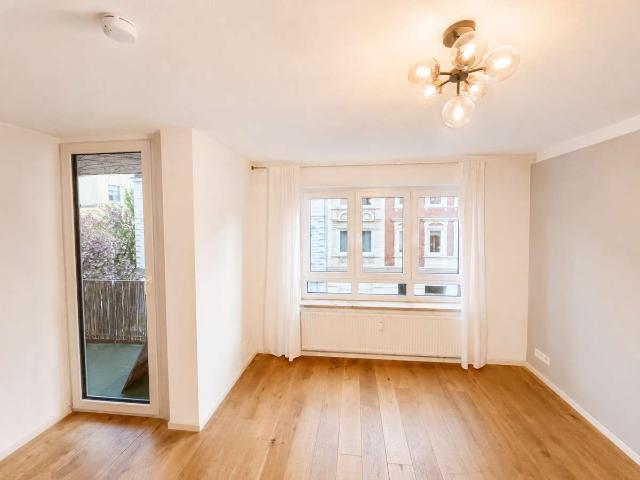 Ottensen: Helle 2 Zimmer Wohnung mit Südwestbalkon, 2020 modernisiert, provisionsfrei