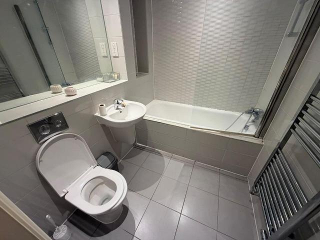Otter Way, WEST DRAYTON, UB7 8FA 2 bed flat to rent £1,999 pcm £461 pw