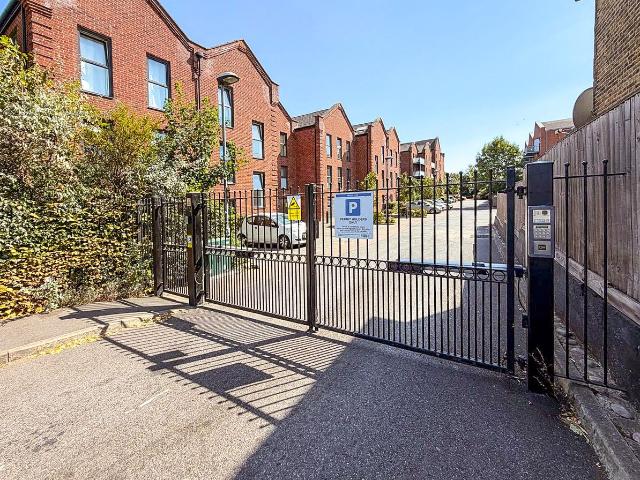 Otter Way, West Drayton UB7, 2 bed flat to rent, £1,900 pcm | PrimeLocation