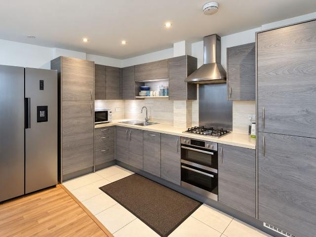Otter Way, West Drayton UB7, 2 bed flat to rent, £2,100 pcm | PrimeLocation
