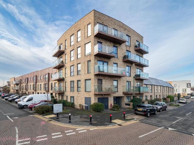 Otter Drive, Carshalton SM5, 1 bed flat to rent, £1,550 pcm | PrimeLocation