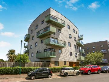 Otter Drive, Carshalton SM5, 2 bed flat to rent, £1,650 pcm | PrimeLocation