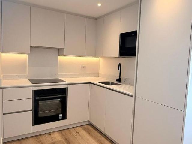 Otterburn House, 8 Bromley Road, Beckenham, London BR3, 2 bed flat to rent, £2,102 pcm | PrimeLocation