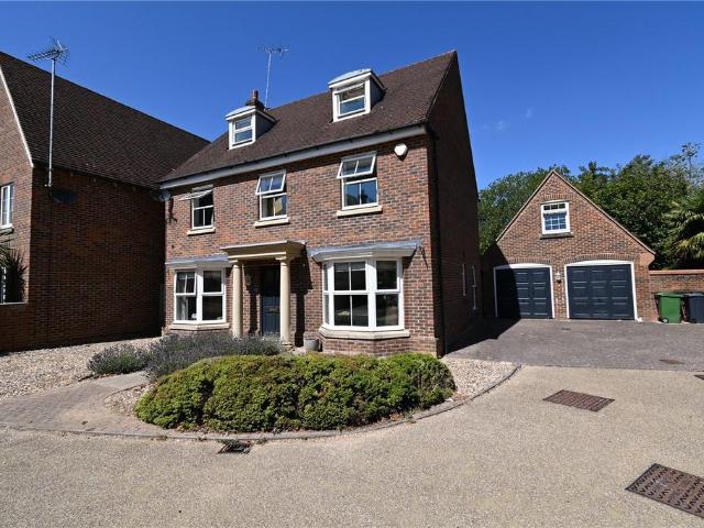Otterbourne Walk, Sherfield Park. 5 bed detached house to rent £2,700 pcm £623 pw