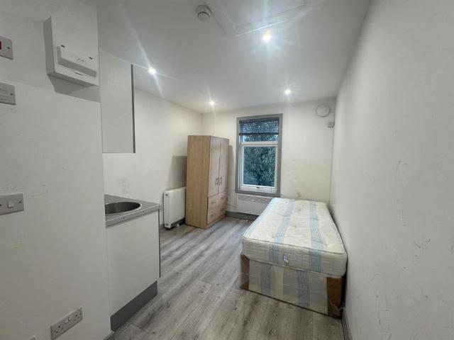 Otterfield Road, Yiewsley, West Drayton UB7, London