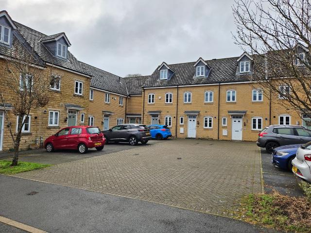 Otterhole Close, Buxton SK17, 2 bed flat to rent, £850 pcm | PrimeLocation