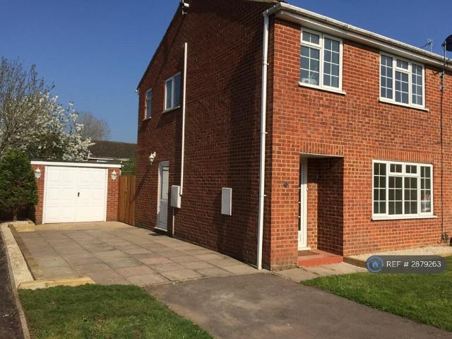 Otters Brook, Buckingham, MK18 4 bed semi detached house to rent £2,250 pcm £519 pw