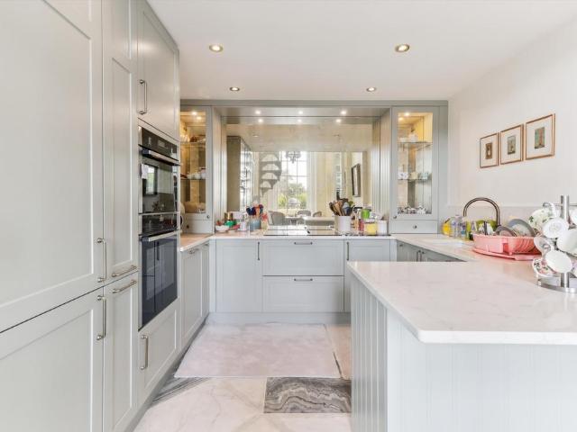Ottershaw Park, Ottershaw, Chertsey. 2 bed flat to rent £10,500 pcm £2,423 pw