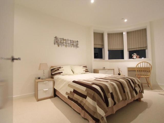 Ottley Drive, London, SE3 4 bed terraced house to rent £3,300 pcm £762 pw