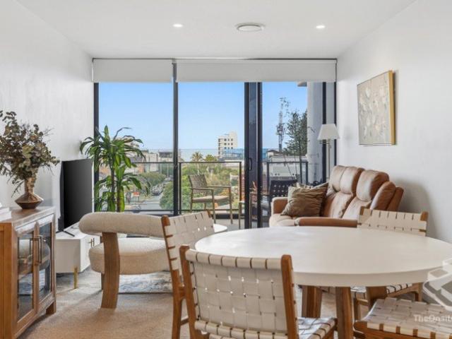 OTTO Boutique Coastal Living in the Heart of Mermaid Beach