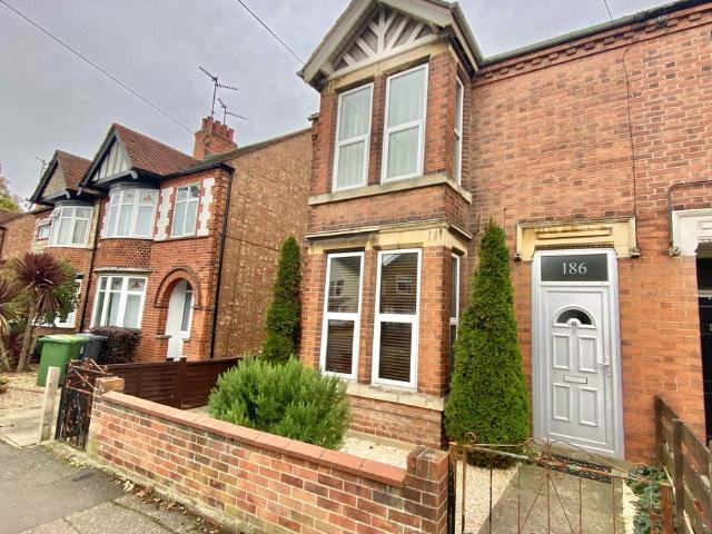 Oundle Road, Peterborough PE2, 2 bed flat to rent, £1,000 pcm | PrimeLocation