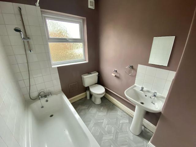 Oundle Road, Peterborough PE2, 2 bed flat to rent, £1,000 pcm | PrimeLocation