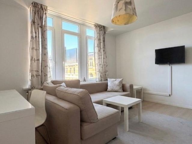 Oud Berchem ∣ Gemeubeld appartement