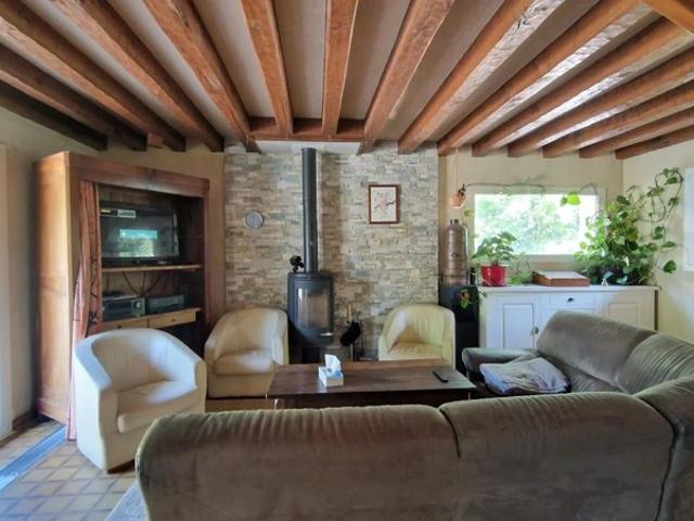 OUERRE Chaumière et sa maison d'amis