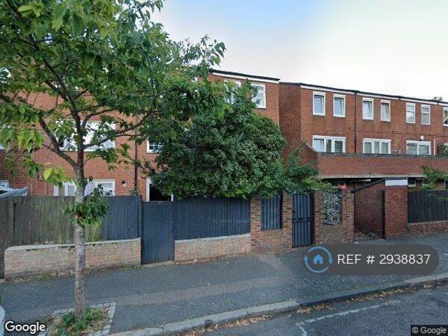 Oulton Close, London, E5 3 bed terraced house to rent £2,950 pcm £681 pw