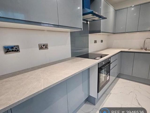 Oulton Road, Lowestoft, NR32 3 bed semi detached house to rent £1,375 pcm £317 pw