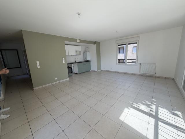 OULLINS BEAU T3 MEUBLÉ AVEC TERRASSE MOBILIER NEUF