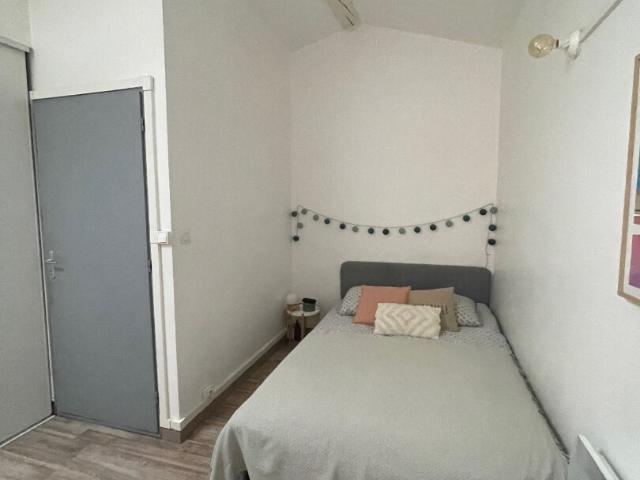 OULLINS CENTRE STUDIO DUPLEX