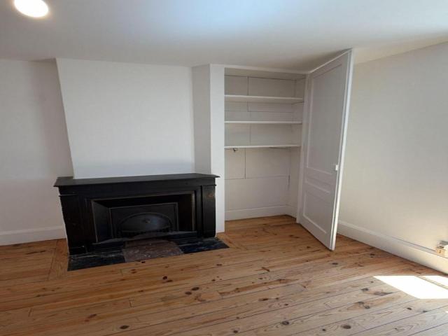 OULLINS 44 boulevard Emile Zola 69600 OULLINS A.