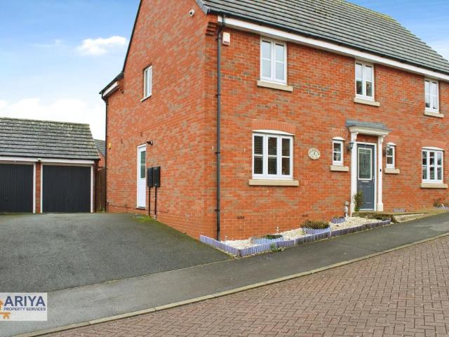 Oulston Lane, Hamilton, Leicester LE5 4 bed detached house to rent £1,950 pcm £450 pw