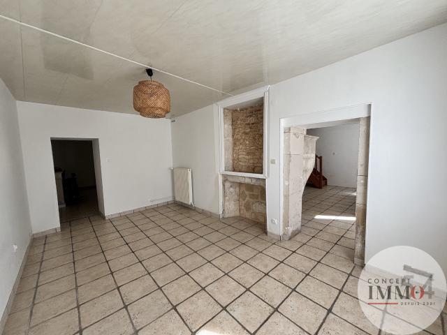 OURCHES SUR MEUSE Maison de caractère 207 m2 Charme, volumes et jardin
