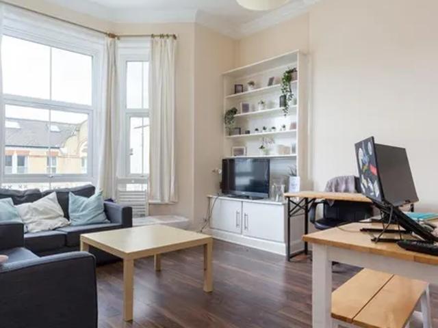Ouseley Road, London, SW12 8ED, United Kingdom | 3 bed apartment for rent #140399651 | Rentberry