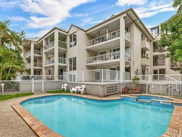 OUTDOOR LIVING IN THE HEART OF BROADBEACH