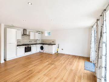 Outram Road, Croydon CR0, 2 bed flat to rent, £1,800 pcm | PrimeLocation