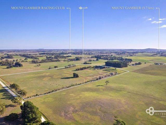 Outstanding 55 Acre Equine Estate with First Class Facilities and Dual Accommodation