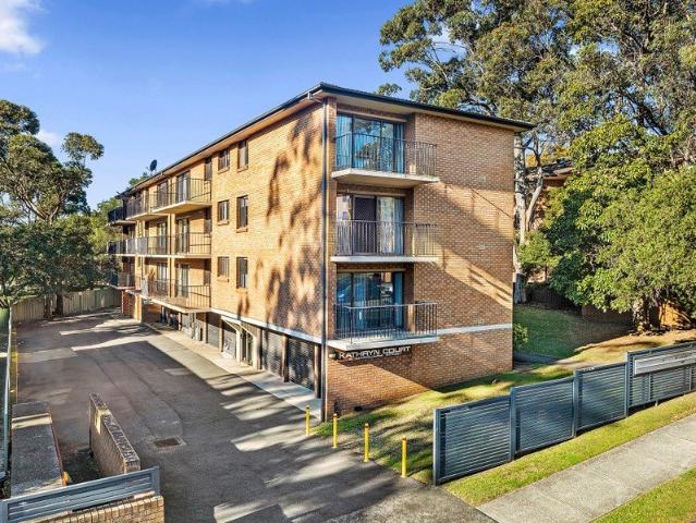 Outstanding Top Floor Parkside Retreat
