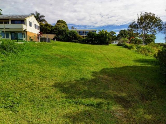 Outstanding vacant block ~ sunshine, breezes and outlook!