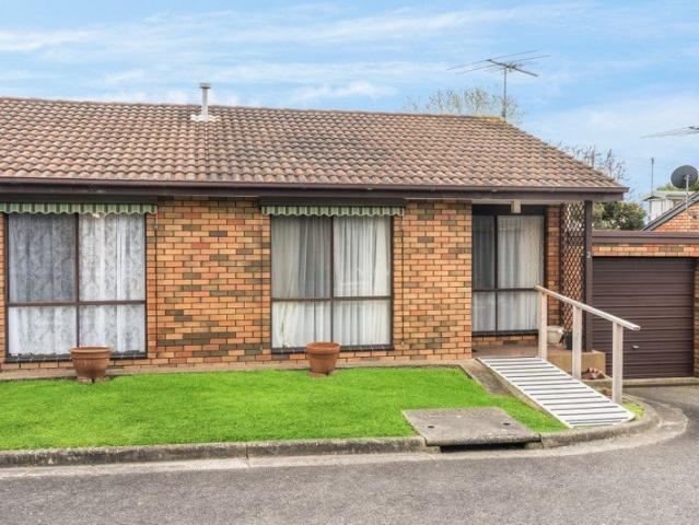Outstanding Villa Style Living In The Heart Of Geelong West
