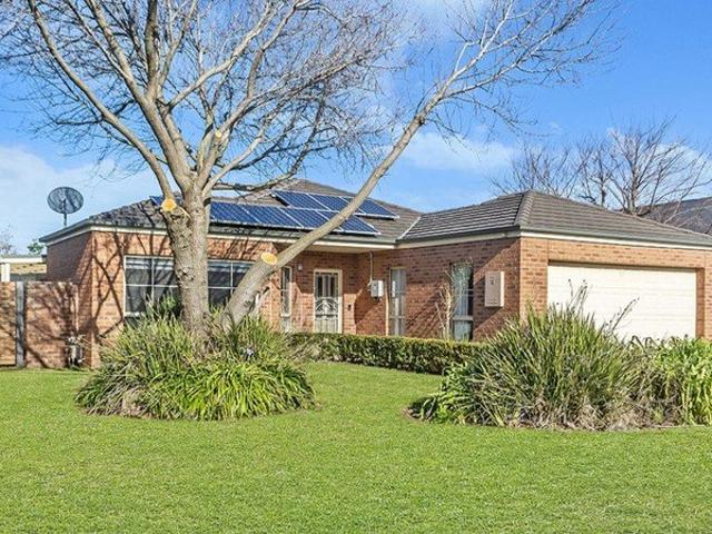 OUTSTANDING CENTRAL/NORTH 4 BEDROOM HOME + BUNGALOW