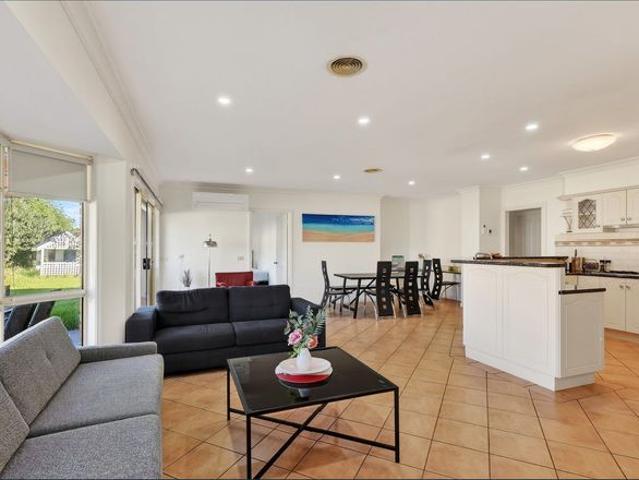 OUTSTANDING CENTRAL/NORTH 4 BEDROOM HOME + BUNGALOW
