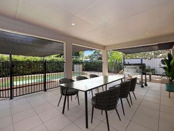 OUTSTANDING ENTERTAINERS FAMILY HOME