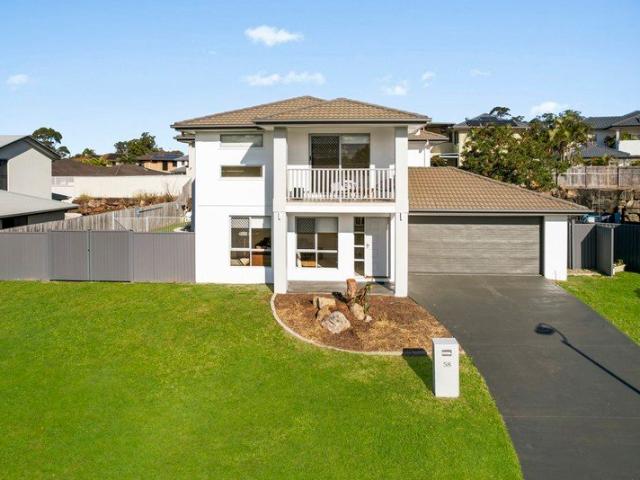 OUTSTANDING FAMILY HOME RELAXING TRANQUIL LIFESTYLE CLOSE TO GRIFFITH UNI, HOSPITALS, G LINK LIGHT RAIL