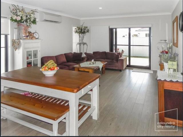 OUTSTANDING HOME IN PELICAN WATERS