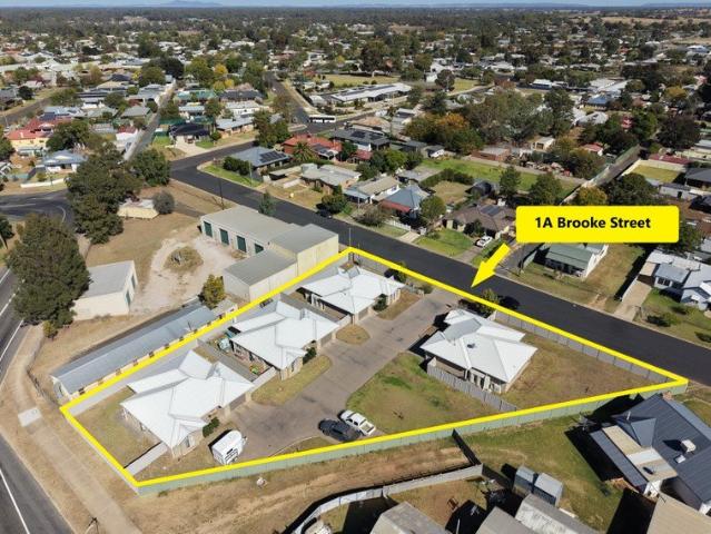 Outstanding Investment Opportunity 4 modern Villas on One Title