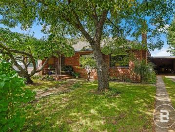 OUTSTANDING LAND HOLDING ON EDGE OF BALLARAT WITH BRICK HOME
