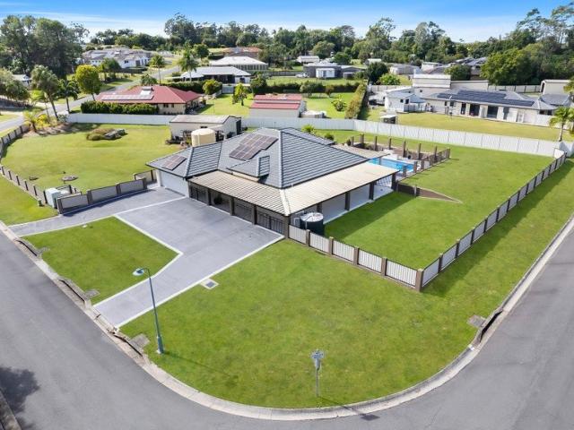 OUTSTANDING LIFESTYLE LOCATION RELAX, ENJOY, RESET & PARK THE FLEET RIGHT HERE!