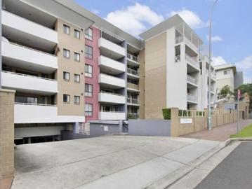 Outstanding Location! Walk to Station & Shops