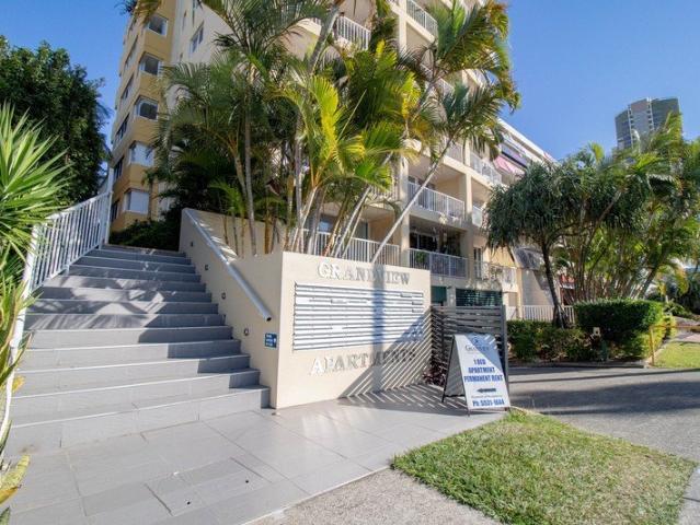 Outstanding One Bedroom Furnished High rise Unit Ocean Views