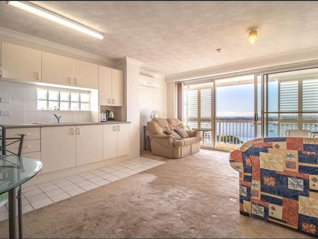 Outstanding One Bedroom Furnished High rise Unit Ocean Views