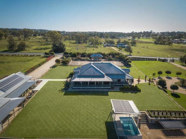 OUTSTANDING OPPORTUNITY TO OWN Kiana WARWICK, QUEENSLAND AUSTRALIA