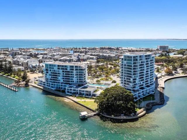 Outstanding opportunity to rent a FURNISHED premium apartment with coaswith a spacious balcony !