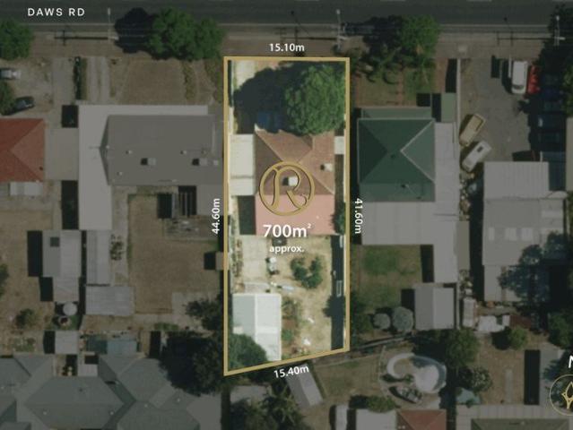 Outstanding Opportunity on Over 700sqm Renovate, Invest or Redevelop STCC